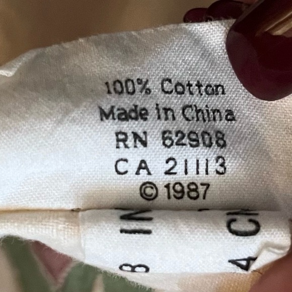 Vintage 1987 Queen Size Quilt and Two Matching Pillow Shams - Picture 4 of 9